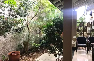 Casa em condomínio fechado com 4 quartos à venda na rua attílio bilibio, 120, jardim carvalho, porto alegre, 446 m2 por r$ 2.400.000