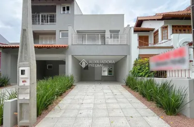 Casa com 2 quartos à venda na rua ari peixoto martins, 154, espírito santo, porto alegre, 140 m2 por r$ 590.000