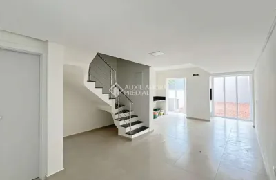 Casa com 2 quartos à venda na Rua Ari Peixoto Martins, 154, Espírito Santo, Porto Alegre, 140 m2 por R$ 440.000