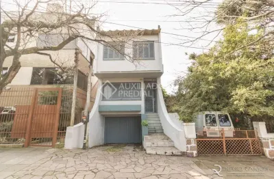 Casa em condomínio fechado com 3 quartos à venda na rua professor ivo corseuil, 210, petrópolis, porto alegre, 200 m2 por r$ 890.000