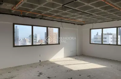 Sala comercial à venda na avenida lageado, 1212, petrópolis, porto alegre, 41 m2 por r$ 539.000