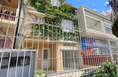 Casa com 3 quartos à venda na rua miguel tostes, 849, rio branco, porto alegre, 329 m2 por r$ 990.000