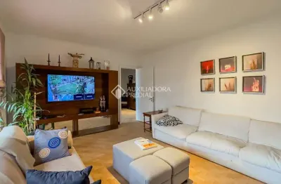 Casa em condomínio fechado com 3 quartos à venda na avenida teixeira mendes, 1269, chácara das pedras, porto alegre, 214 m2 por r$ 1.870.000