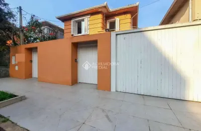Casa em condomínio fechado com 5 quartos à venda na rua professor juvenal miler, 91, rio branco, porto alegre, 360 m2 por r$ 1.700.000