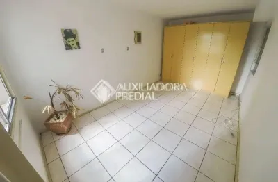 Apartamento com 1 quarto à venda na rua duque de caxias, 1284, centro histórico, porto alegre, 31 m2 por r$ 200.000