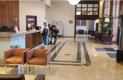 Sala comercial à venda na avenida borges de medeiros, 2105, praia de belas, porto alegre, 37 m2 por r$ 300.000