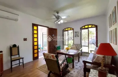 Casa com 3 quartos à venda na avenida teixeira mendes, 298, chácara das pedras, porto alegre, 114 m2 por r$ 750.000