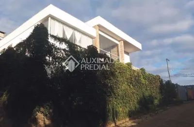 Casa com 3 quartos à venda na rua amapá, 1608, vila nova, porto alegre, 312 m2 por r$ 950.000