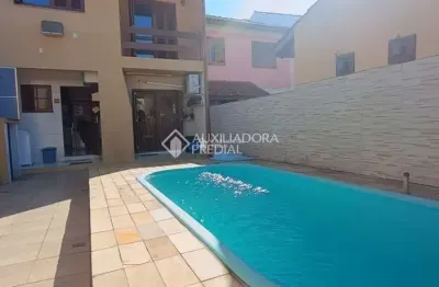 Casa com 3 quartos para alugar na rua edgar sanches laurent, 46, hípica, porto alegre, 180 m2 por r$ 3.600
