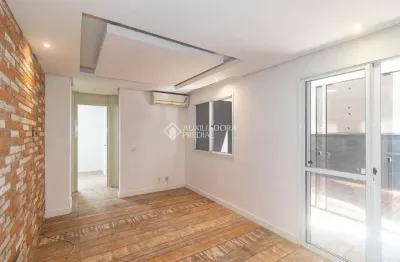 Apartamento com 2 quartos para alugar na Avenida José Aloísio Filho, 1185, Humaitá, Porto Alegre, 57 m2 por R$ 2.500