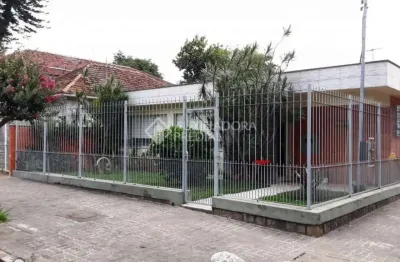 Casa em condomínio fechado com 3 quartos à venda na avenida benno mentz, 1589, vila ipiranga, porto alegre, 360 m2 por r$ 800.000