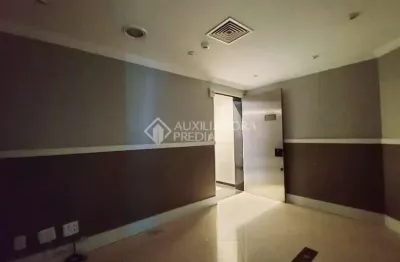 Sala comercial à venda na avenida luiz manoel gonzaga, 450, três figueiras, porto alegre, 52 m2 por r$ 480.000