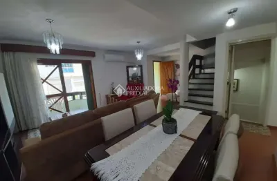 Casa com 3 quartos à venda na rua giácomo gasparin, 171, nossa senhora da saúde, caxias do sul, 192 m2 por r$ 720.000