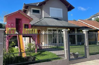Casa com 3 quartos à venda na rua parobé linha nova, 544, avenida central, gramado, 228 m2 por r$ 2.500.000