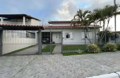 Casa com 3 quartos à venda na alfredo de oliveira, 50, alvorada, guaíba, 165 m2 por r$ 670.000