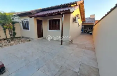 Casa com 2 quartos à venda na Rua Santa Clara, 135, Jardim dos Lagos, Guaíba, 70 m2 por R$ 438.000