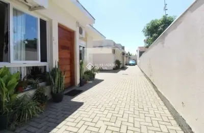 Casa em condomínio fechado com 2 quartos à venda na rua protásio alves, 1004, niterói, canoas, 47 m2 por r$ 230.000