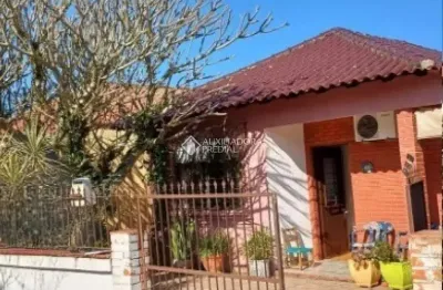 Casa com 2 quartos à venda na rua vinte e dois de abril, 275, nossa senhora das graças, canoas, 80 m2 por r$ 359.000