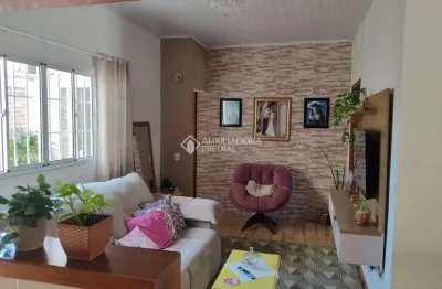 Casa com 2 quartos à venda na Rua Santa Luzia, 138, Olaria, Canoas, 80 m2 por R$ 319.000