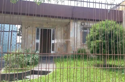 Casa com 3 quartos à venda na avenida luiz moschetti, 340, vila joão pessoa, porto alegre, 230 m2 por r$ 440.000