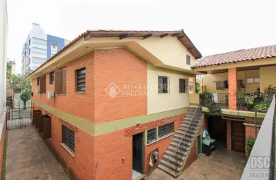 Casa com 7 quartos à venda na rua gomes jardim, 622, santana, porto alegre, 442 m2 por r$ 1.800.000