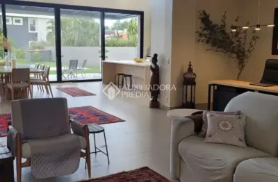 Casa em condomínio fechado com 3 quartos à venda na avenida juca batista, 8000, belém novo, porto alegre, 350 m2 por r$ 3.300.000