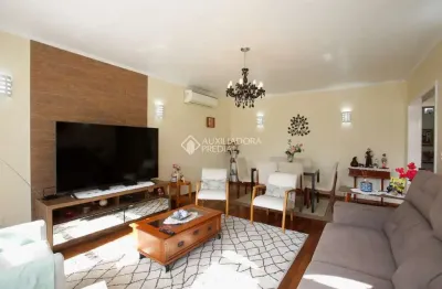 Casa com 3 quartos à venda na rua paulino chaves, 427, santo antônio, porto alegre, 250 m2 por r$ 1.099.000
