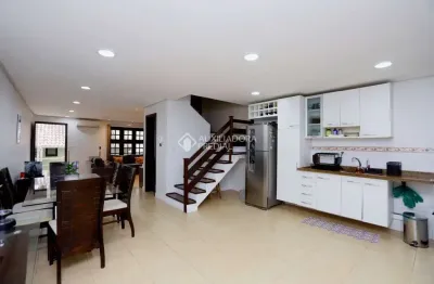 Casa com 3 quartos à venda na rua do pampa, 100, costa e silva, porto alegre, 155 m2 por r$ 795.000