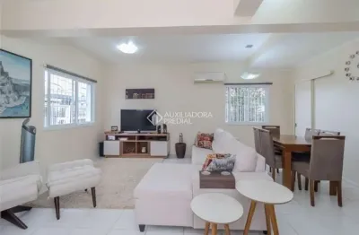 Casa em condomínio fechado com 3 quartos à venda na rua derocy peres da palma, 121, lomba do pinheiro, porto alegre, 108 m2 por r$ 650.000