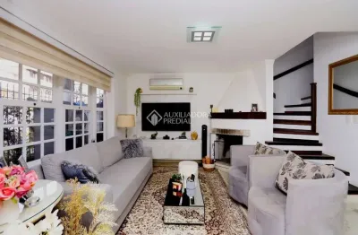 Casa em condomínio fechado com 3 quartos à venda na rua doutor barbosa gonçalves, 230, chácara das pedras, porto alegre, 186 m2 por r$ 1.390.000