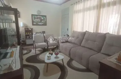 Casa em condomínio fechado com 3 quartos à venda na rua euclydes da cunha, 478, partenon, porto alegre, 176 m2 por r$ 900.000