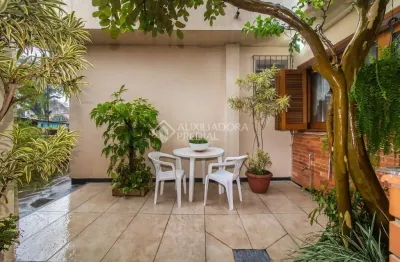 Casa com 3 quartos à venda na rua fátima, 314, partenon, porto alegre, 289 m2 por r$ 850.000