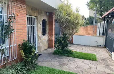 Casa com 3 quartos à venda na rua fátima, 314, partenon, porto alegre, 289 m2 por r$ 850.000