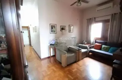 Casa com 2 quartos à venda na rua gomes jardim, 527, santana, porto alegre, 90 m2 por r$ 550.000