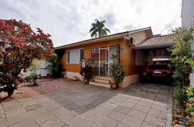Casa com 5 quartos à venda na rua padre todesco, 454, partenon, porto alegre, 247 m2 por r$ 1.140.000
