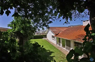 Casa com 3 quartos à venda na rua doutor breno dias de castro, 227, partenon, porto alegre, 163 m2 por r$ 720.000