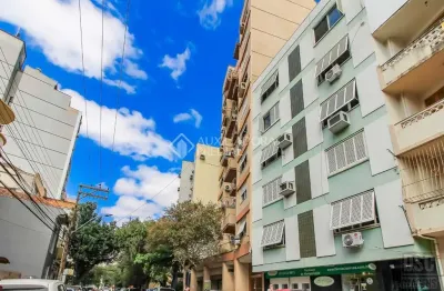 Apartamento com 2 quartos para alugar na rua demétrio ribeiro, 805, centro histórico, porto alegre, 53 m2 por r$ 2.500