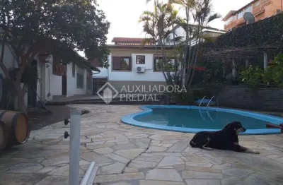 Casa em condomínio fechado com 4 quartos à venda na rua primeiro de maio, 42, partenon, porto alegre, 336 m2 por r$ 1.350.000