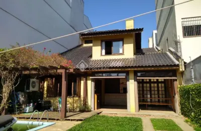 Casa com 3 quartos à venda na rua miguel couto, 475, menino deus, porto alegre, 219 m2 por r$ 1.499.000