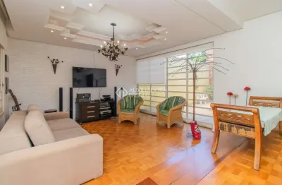 Casa com 3 quartos à venda na rua carlos huber, 91, três figueiras, porto alegre, 233 m2 por r$ 2.500.000