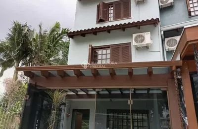 Casa com 3 quartos à venda na praça breno caldas, 242, jardim itu sabará, porto alegre, 144 m2 por r$ 680.000