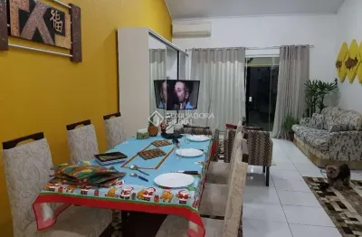 Casa em condomínio fechado com 3 quartos à venda na rua cedro, 181, são lucas, viamão, 180 m2 por r$ 690.000