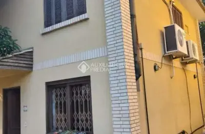 Casa em condomínio fechado com 3 quartos à venda na rua doutor barcelos, 1813, tristeza, porto alegre, 141 m2 por r$ 600.000