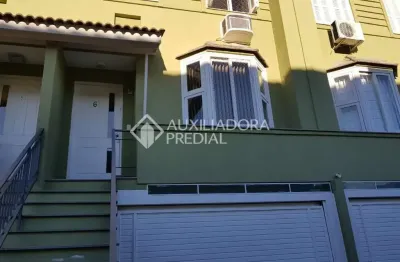 Casa com 3 quartos à venda na Rua Conde da Figueira, 459, Vila Jardim, Porto Alegre, 163 m2 por R$ 599.000