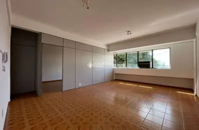 Prédio à venda na rua aparício mariense, 91, passo da areia, porto alegre, 661 m2 por r$ 1.800.000