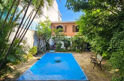 Casa com 6 quartos à venda na rua felipe de oliveira, 734, petrópolis, porto alegre, 400 m2 por r$ 1.680.000