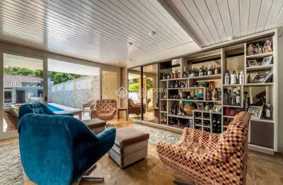 Casa com 5 quartos à venda na avenida saul nonnenmacher, 98, ipanema, porto alegre, 700 m2 por r$ 1.700.000