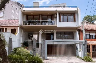Casa com 3 quartos à venda na rua moema, 67, chácara das pedras, porto alegre, 382 m2 por r$ 1.800.000