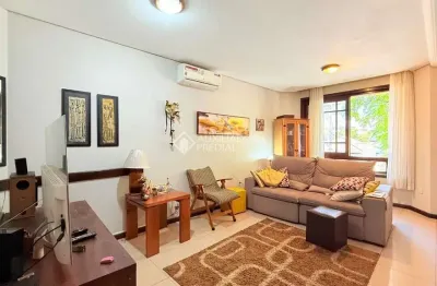 Casa com 3 quartos à venda na avenida engenheiro josé maria de carvalho, 138, vila ipiranga, porto alegre, 248 m2 por r$ 900.000