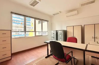 Sala comercial à venda na rua general andrade neves, 14, centro histórico, porto alegre, 42 m2 por r$ 115.000